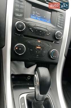Седан Ford Fusion 2015 в 