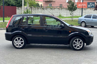Хэтчбек Ford Fusion 2011 в 