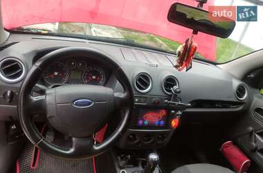 Хетчбек Ford Fusion 2005 в 