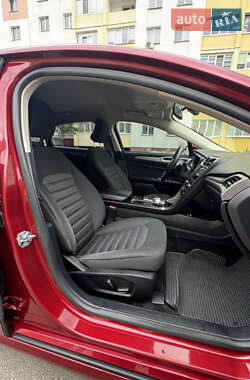 Седан Ford Fusion 2017 в 