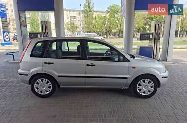 Хэтчбек Ford Fusion 2003 в 