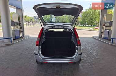 Хэтчбек Ford Fusion 2003 в 