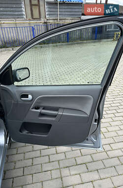 Хэтчбек Ford Fusion 2005 в 