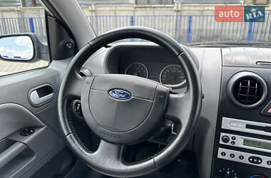 Хэтчбек Ford Fusion 2005 в 