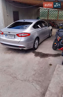 Седан Ford Fusion 2015 в 
