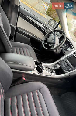 Седан Ford Fusion 2015 в 