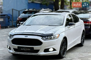 Седан Ford Fusion 2016 в 