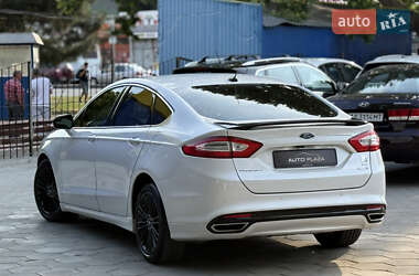 Седан Ford Fusion 2016 в 