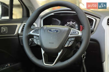 Седан Ford Fusion 2016 в 