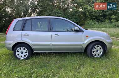 Хэтчбек Ford Fusion 2011 в 