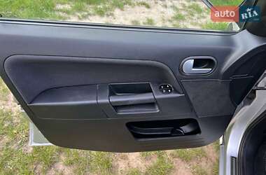Хэтчбек Ford Fusion 2011 в 
