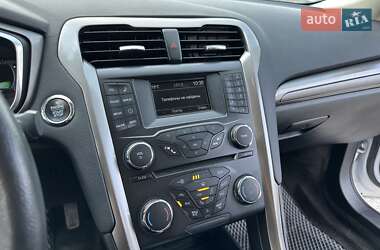 Седан Ford Fusion 2018 в 