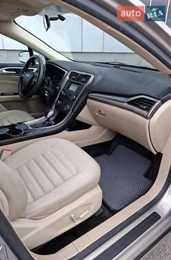 Седан Ford Fusion 2015 в 