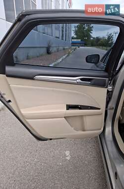 Седан Ford Fusion 2015 в 
