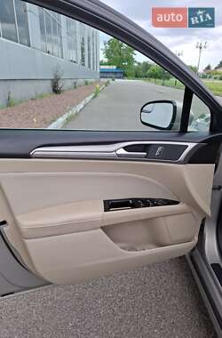 Седан Ford Fusion 2015 в 