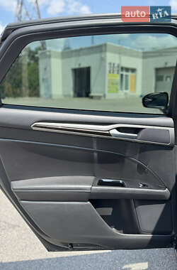 Седан Ford Fusion 2015 в 