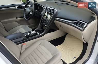 Седан Ford Fusion 2018 в 