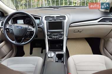 Седан Ford Fusion 2018 в 