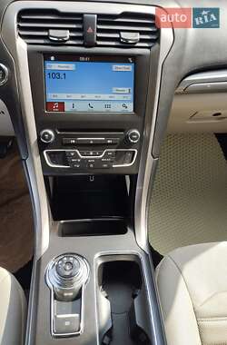Седан Ford Fusion 2018 в 