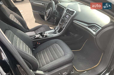 Седан Ford Fusion 2015 в 