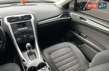 Седан Ford Fusion 2015 в 