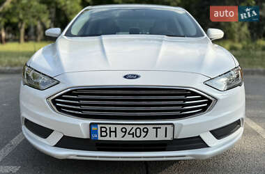 Седан Ford Fusion 2016 в 