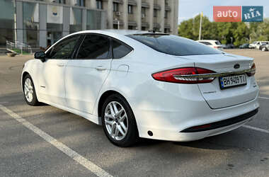 Седан Ford Fusion 2016 в 