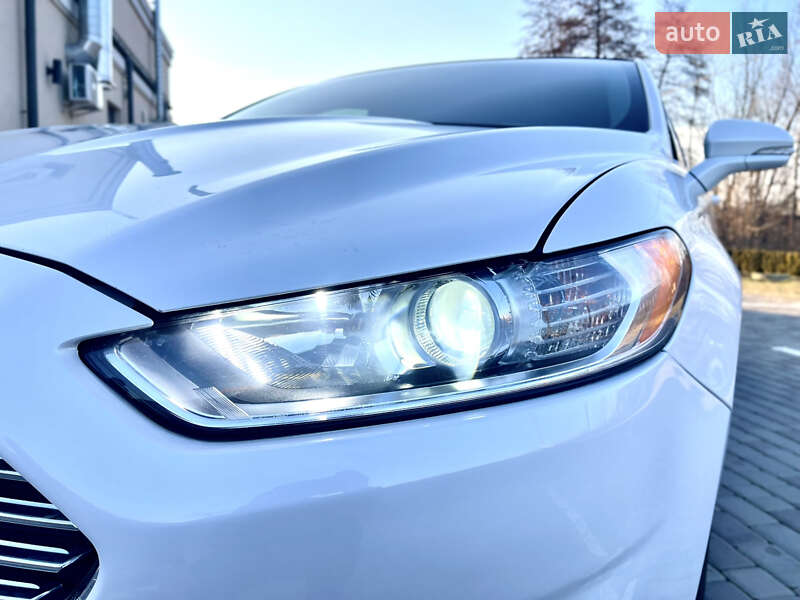 Седан Ford Fusion 2014 в Черновцах