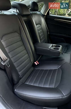 Седан Ford Fusion 2014 в 