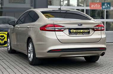 Седан Ford Fusion 2016 в 