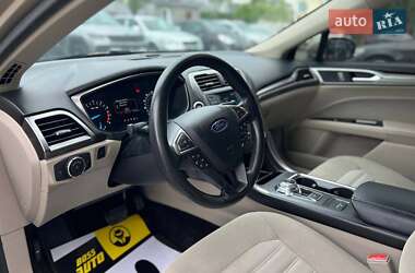 Седан Ford Fusion 2016 в 