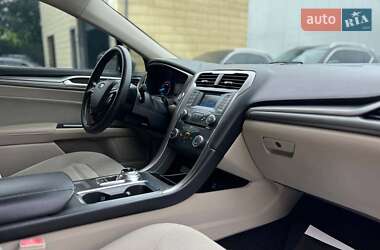Седан Ford Fusion 2016 в 
