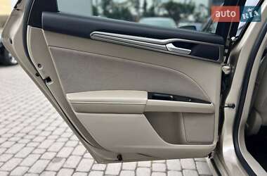 Седан Ford Fusion 2016 в 