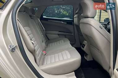 Седан Ford Fusion 2016 в 