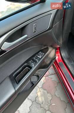 Седан Ford Fusion 2013 в 