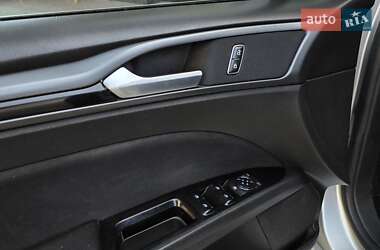 Седан Ford Fusion 2013 в 
