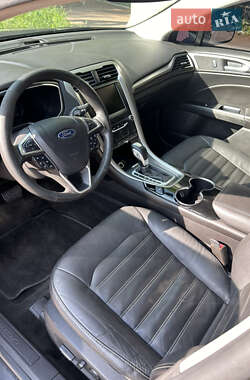 Седан Ford Fusion 2015 в 