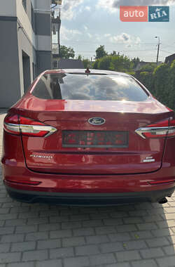 Седан Ford Fusion 2019 в 