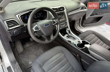 Седан Ford Fusion 2016 в 