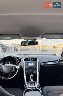 Седан Ford Fusion 2013 в 