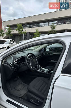 Седан Ford Fusion 2016 в 