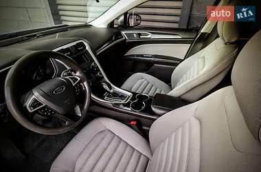 Седан Ford Fusion 2015 в 