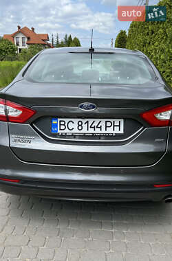 Седан Ford Fusion 2015 в 