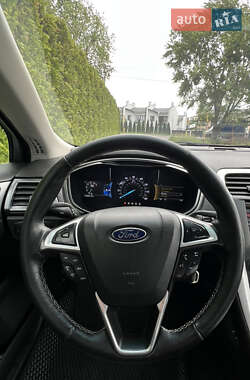 Седан Ford Fusion 2015 в 