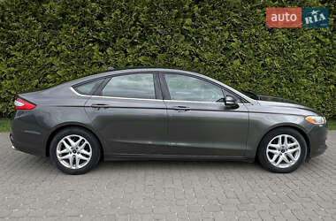 Седан Ford Fusion 2015 в 