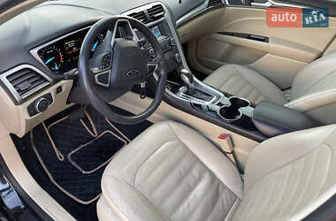 Седан Ford Fusion 2013 в 