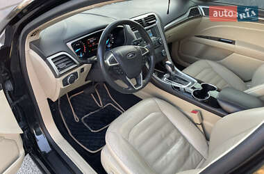Седан Ford Fusion 2013 в 