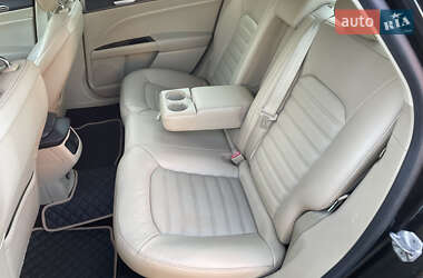 Седан Ford Fusion 2013 в 