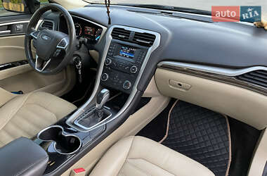 Седан Ford Fusion 2013 в 