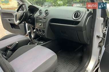 Хэтчбек Ford Fusion 2011 в 